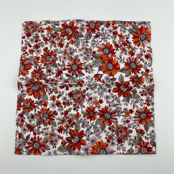 Men’s White Sunflower Print Pocket Square & Red Lapel Pin Set - Picture 3 of 5